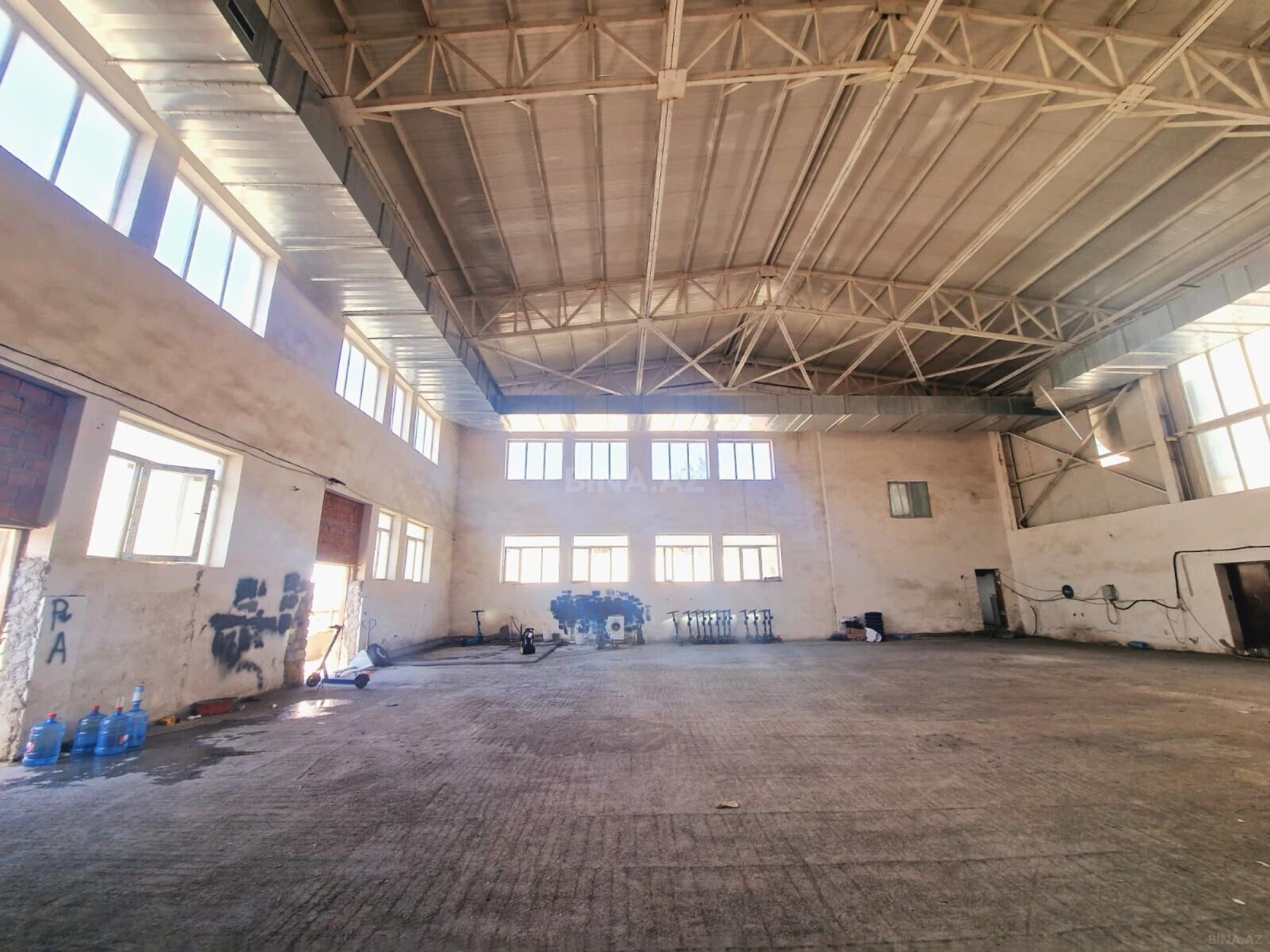 Kirayə verilir obyekt 900 m²