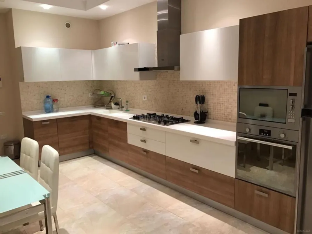 Kirayə verilir 2 otaqlı mənzil 92 m²