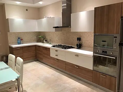 Kirayə verilir 2 otaqlı mənzil 92 m²