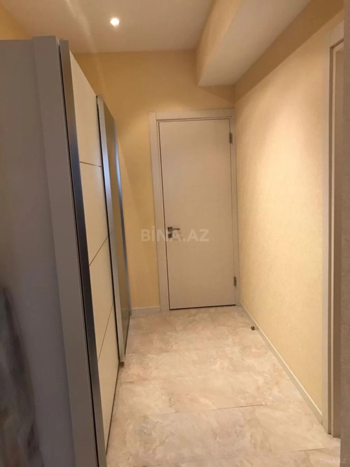 Kirayə verilir 2 otaqlı mənzil 92 m²