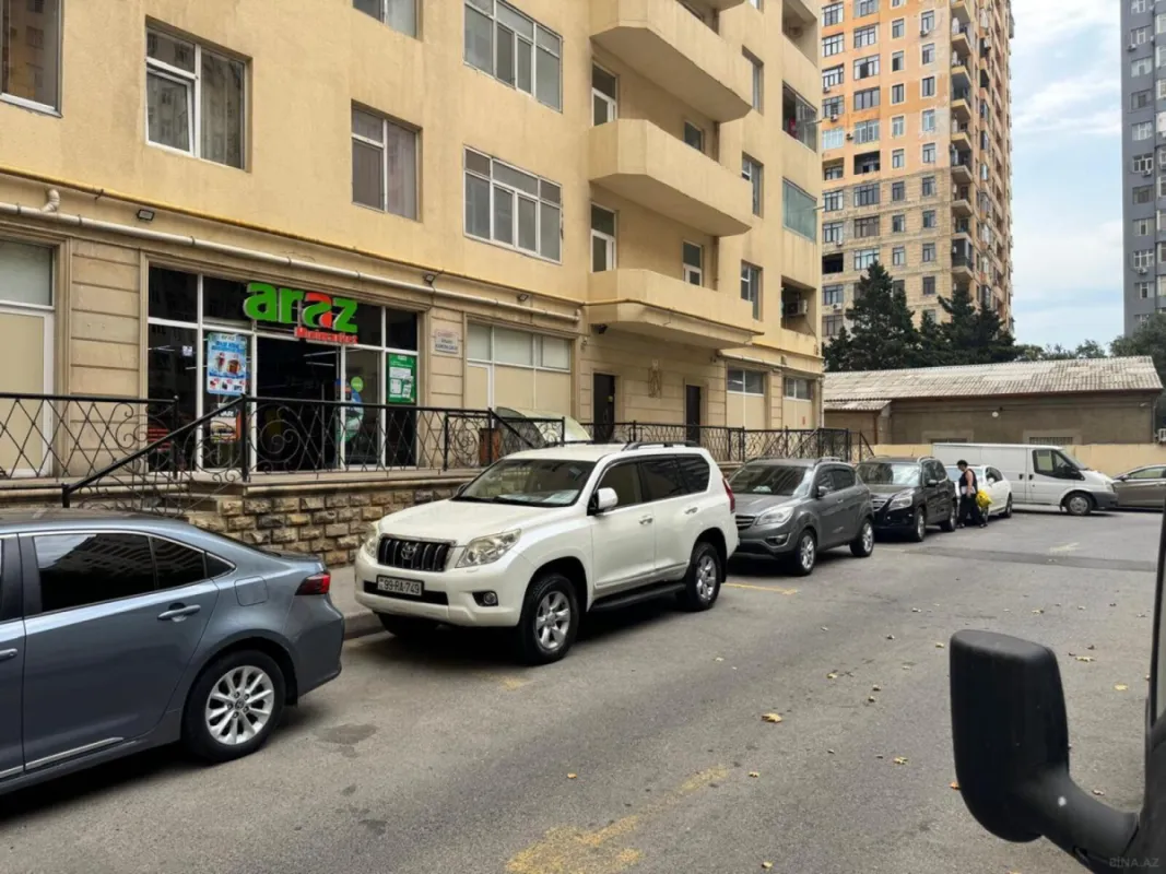 Satılır obyekt 750 m²