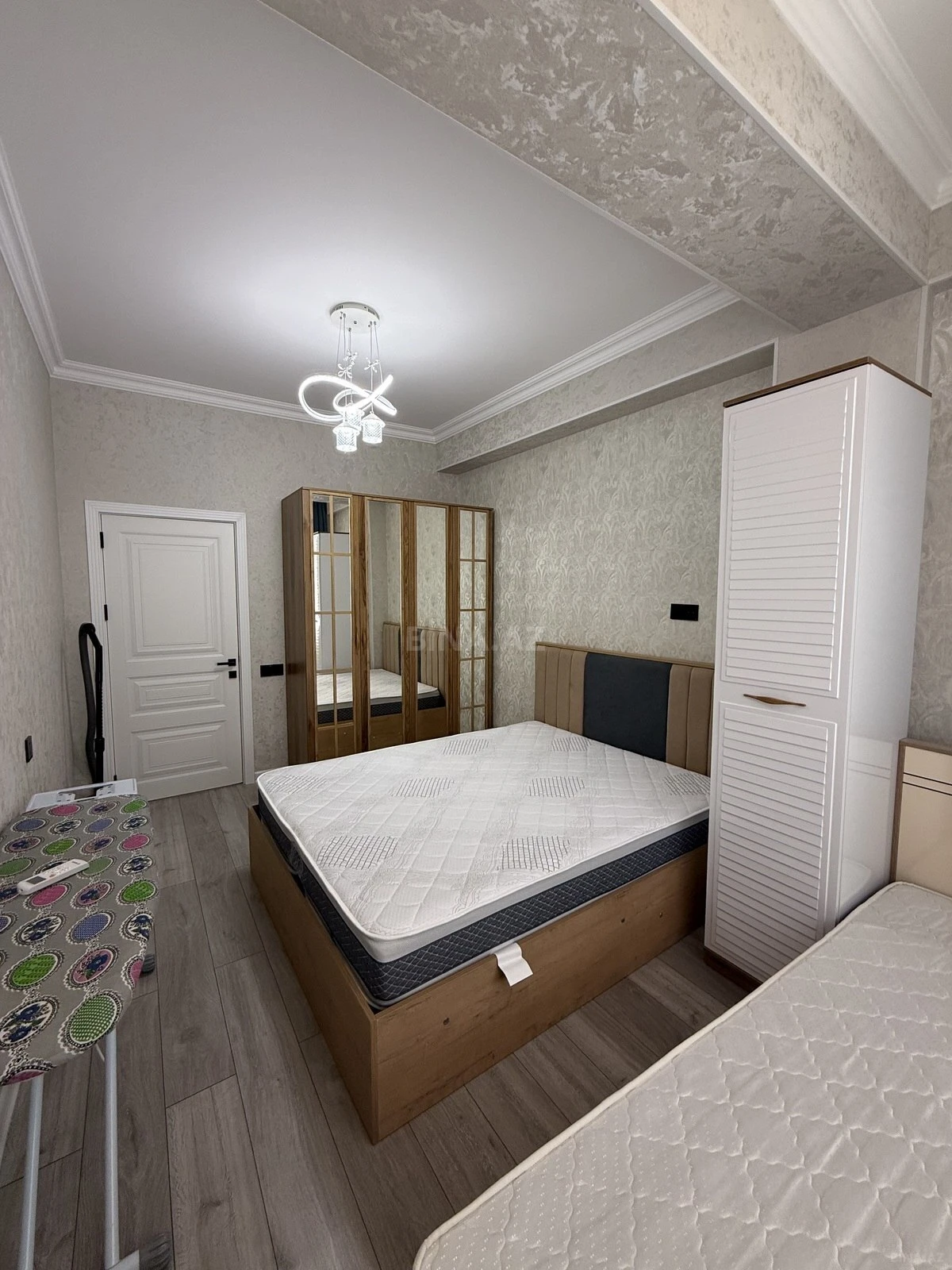 Satılır 2 otaqlı mənzil 72 m²