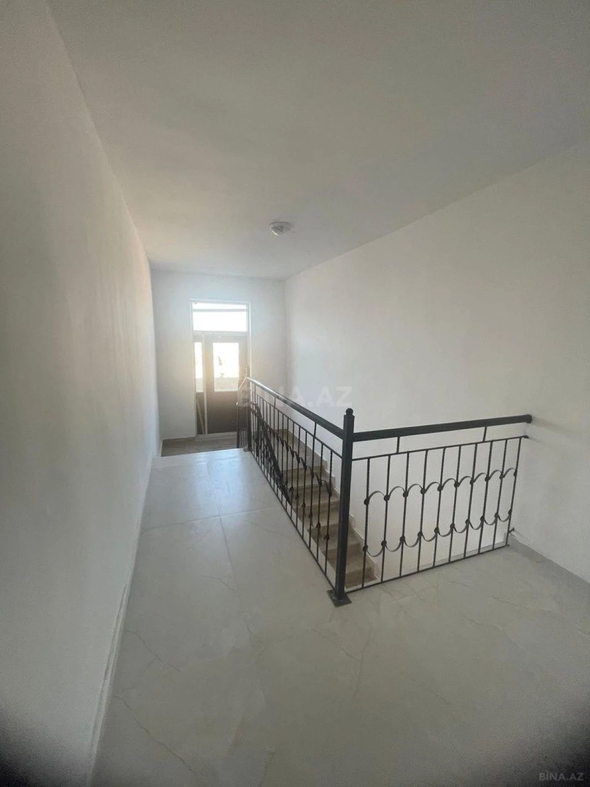 Satılır 4 otaqlı mənzil 180 m²