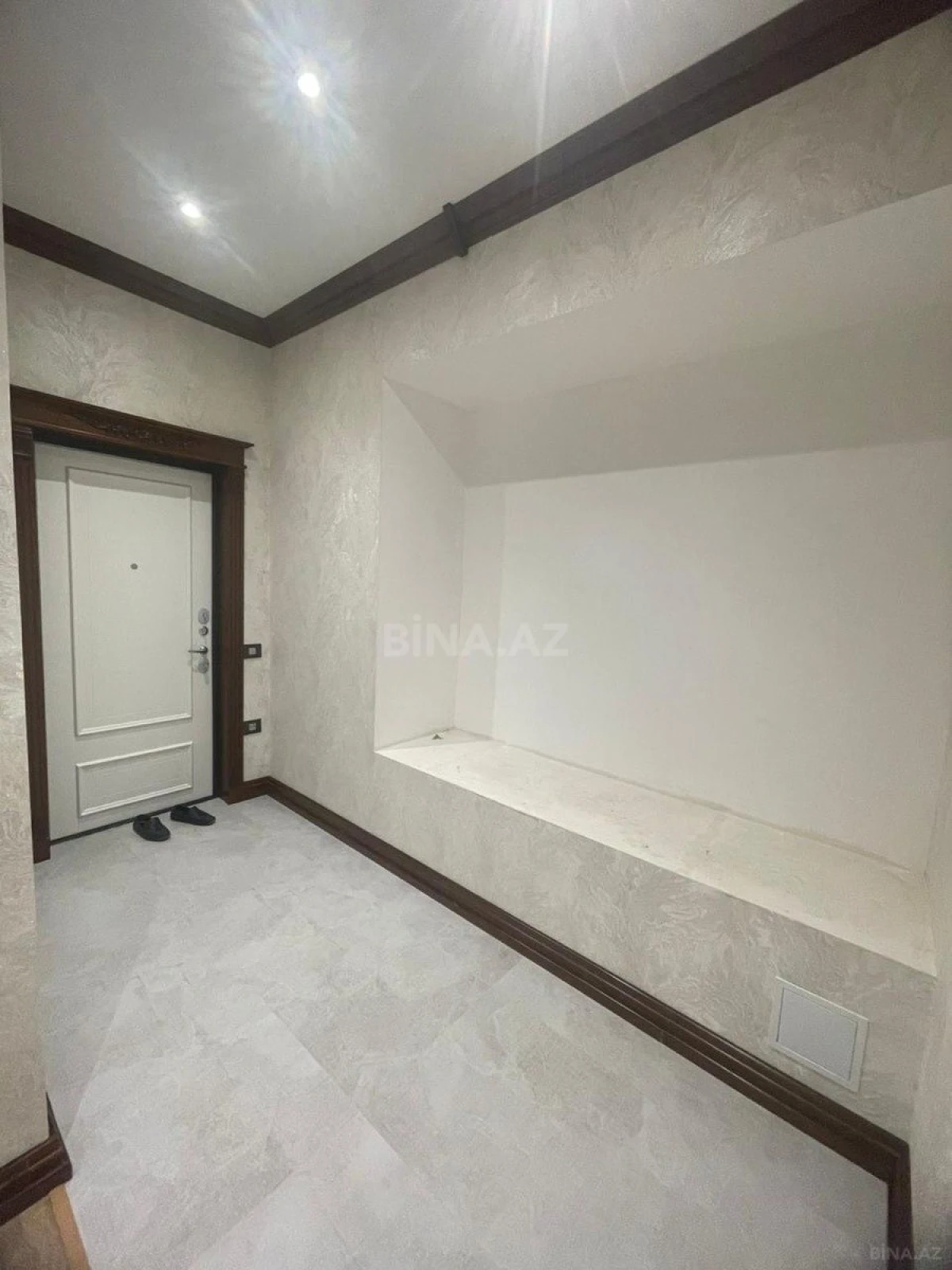 Satılır 4 otaqlı mənzil 180 m²
