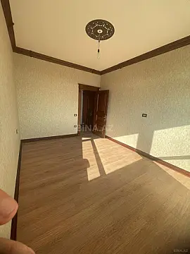 Satılır 4 otaqlı mənzil 180 m²