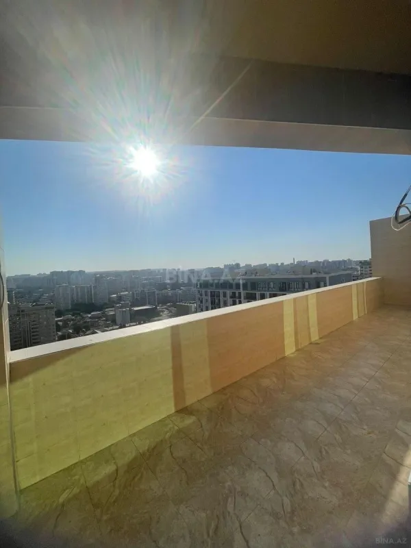 Satılır 4 otaqlı mənzil 180 m²