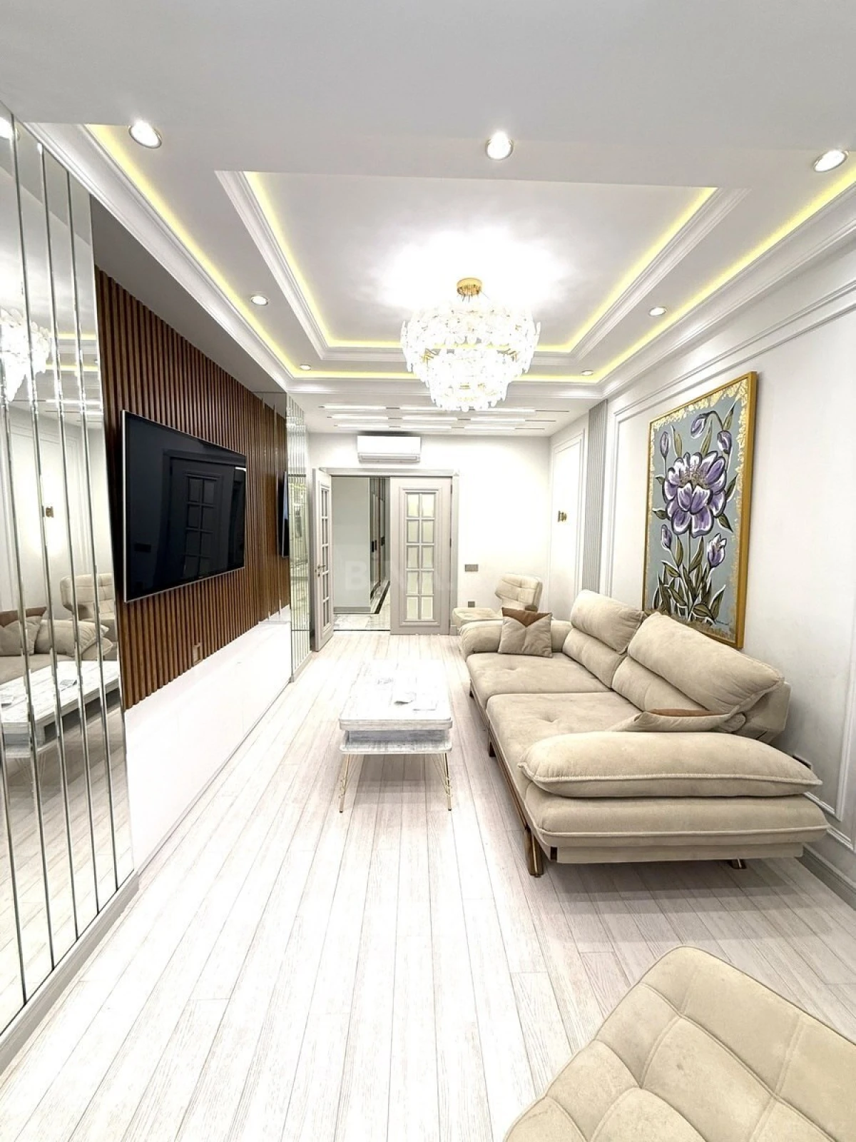 Kirayə verilir 3 otaqlı mənzil 130 m²