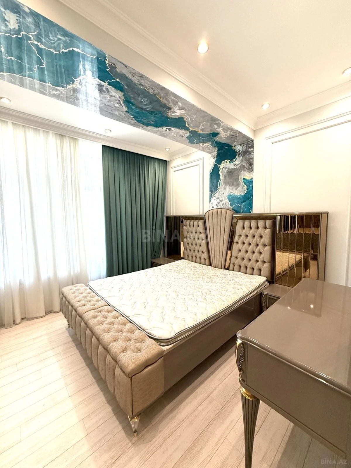 Kirayə verilir 3 otaqlı mənzil 130 m²