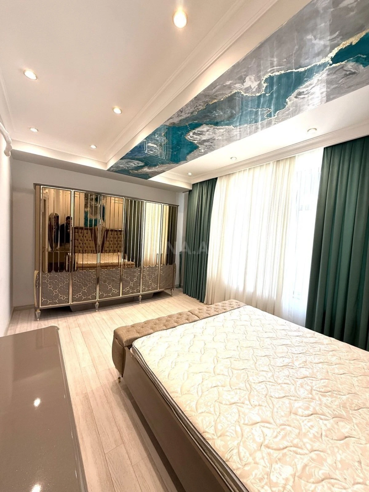 Kirayə verilir 3 otaqlı mənzil 130 m²