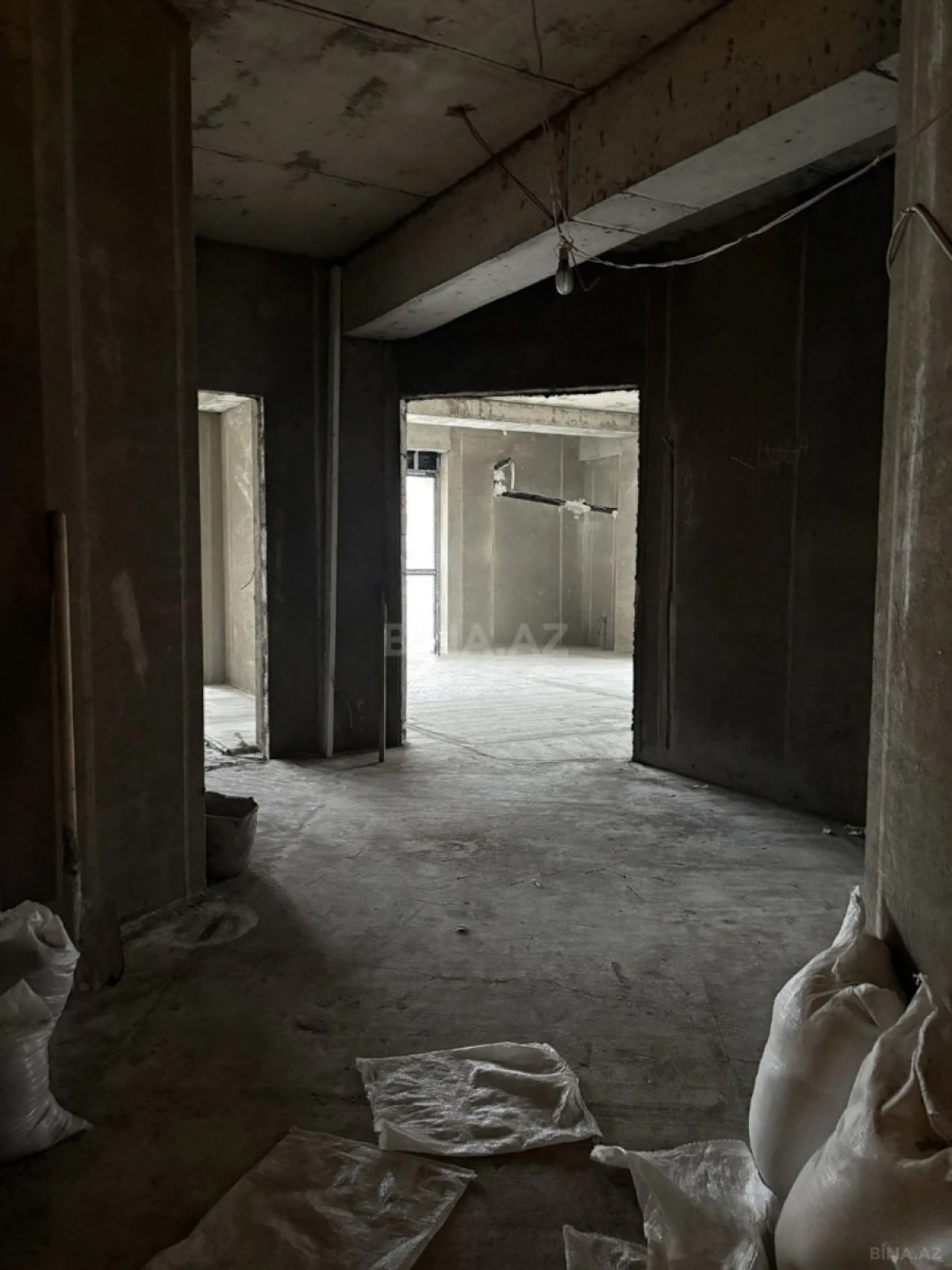 Satılır 3 otaqlı mənzil 127 m²