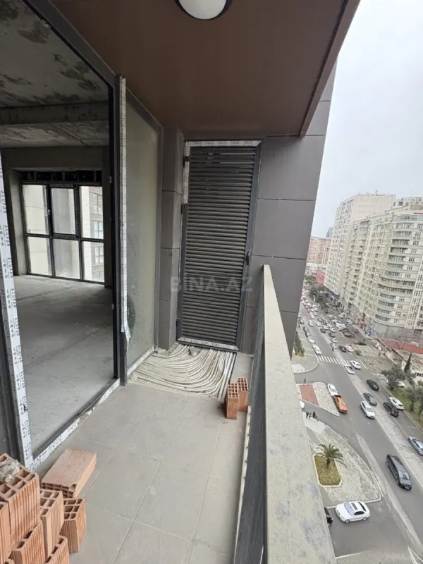 Satılır 3 otaqlı mənzil 127 m²