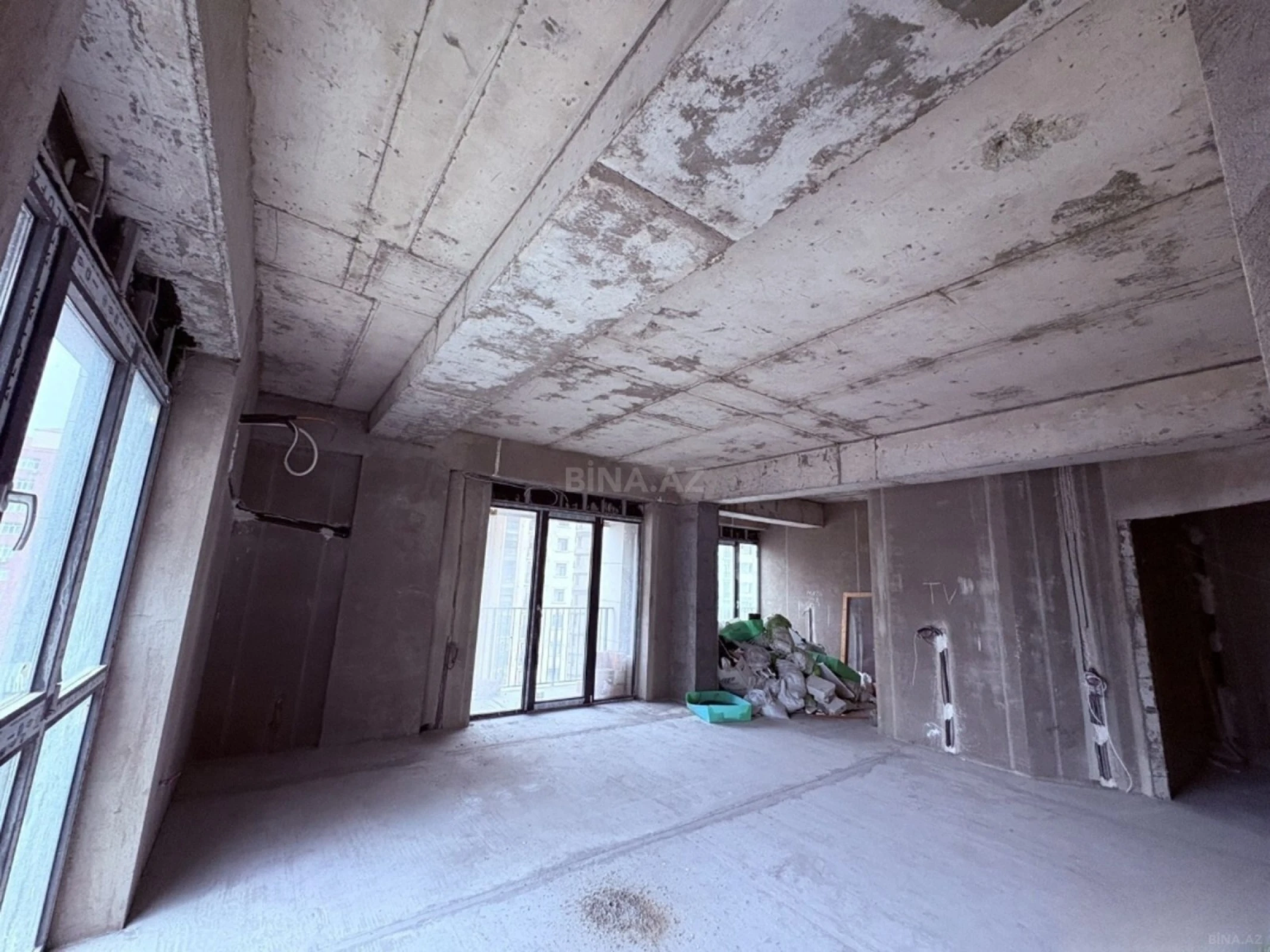 Satılır 3 otaqlı mənzil 127 m²