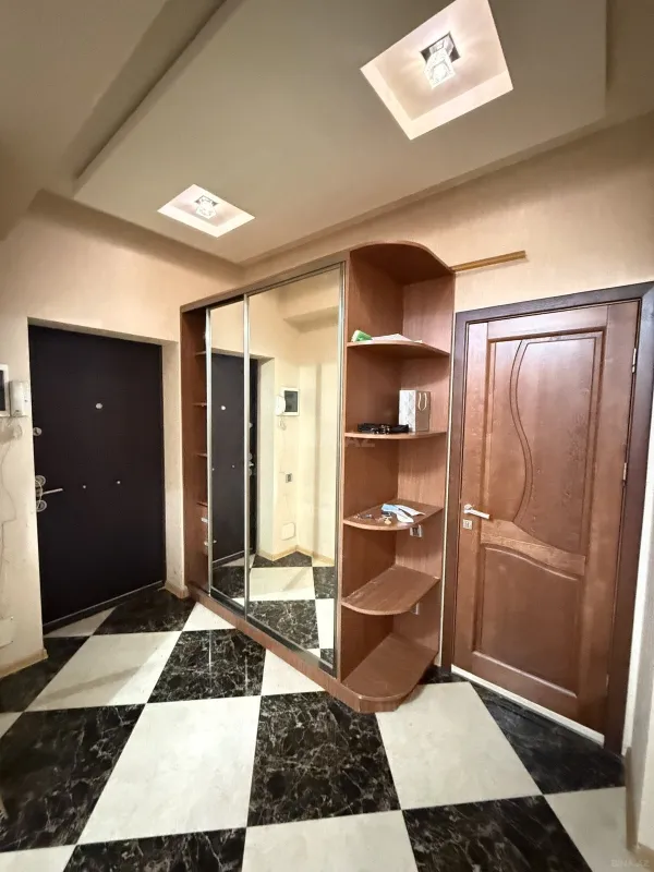 Kirayə verilir 2 otaqlı mənzil 70 m²