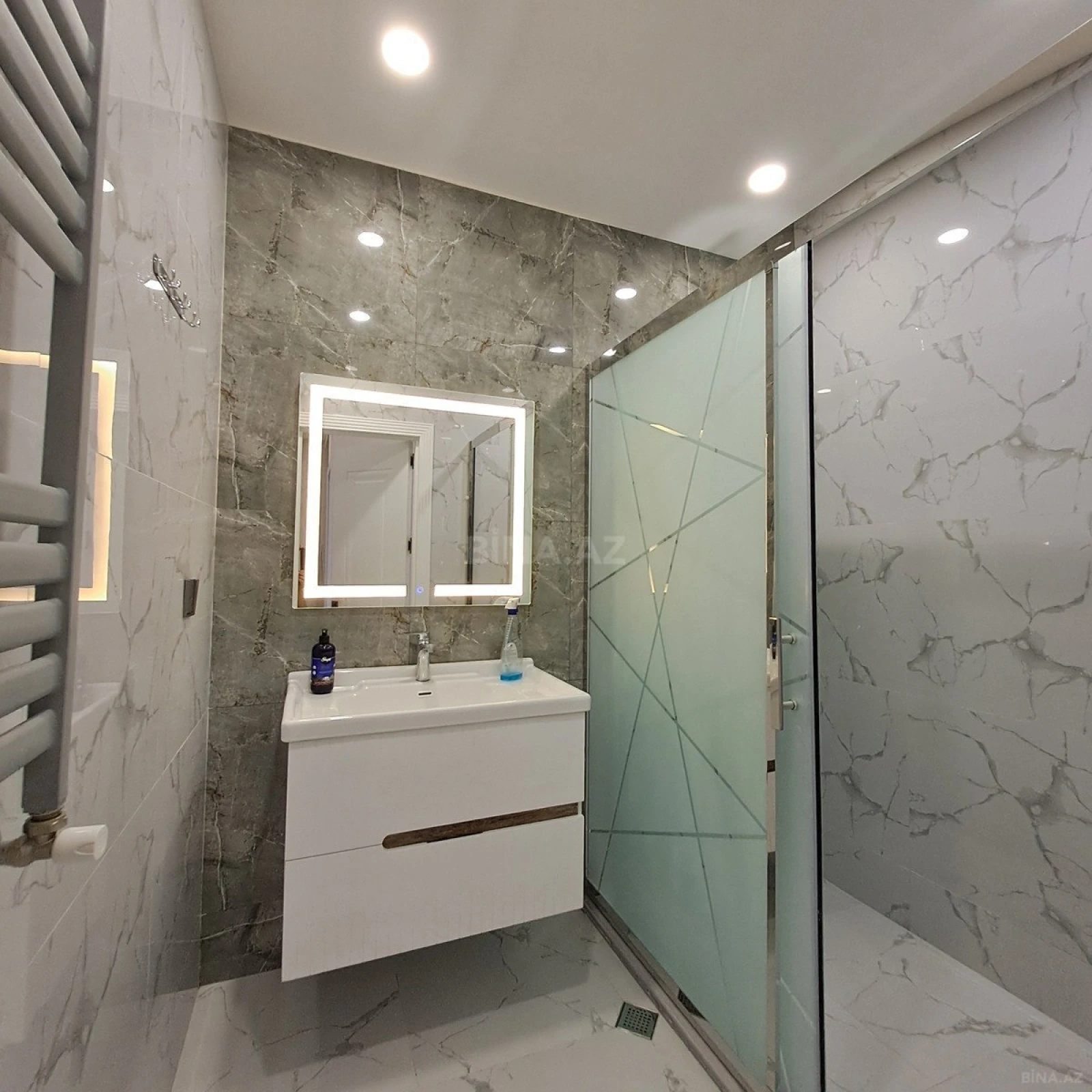 Satılır 2 otaqlı mənzil 103 m²