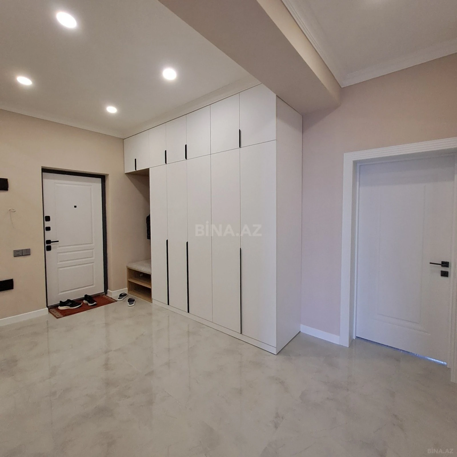 Satılır 2 otaqlı mənzil 103 m²
