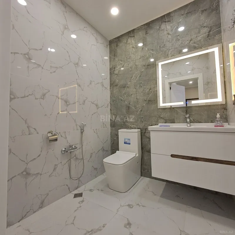 Satılır 2 otaqlı mənzil 103 m²