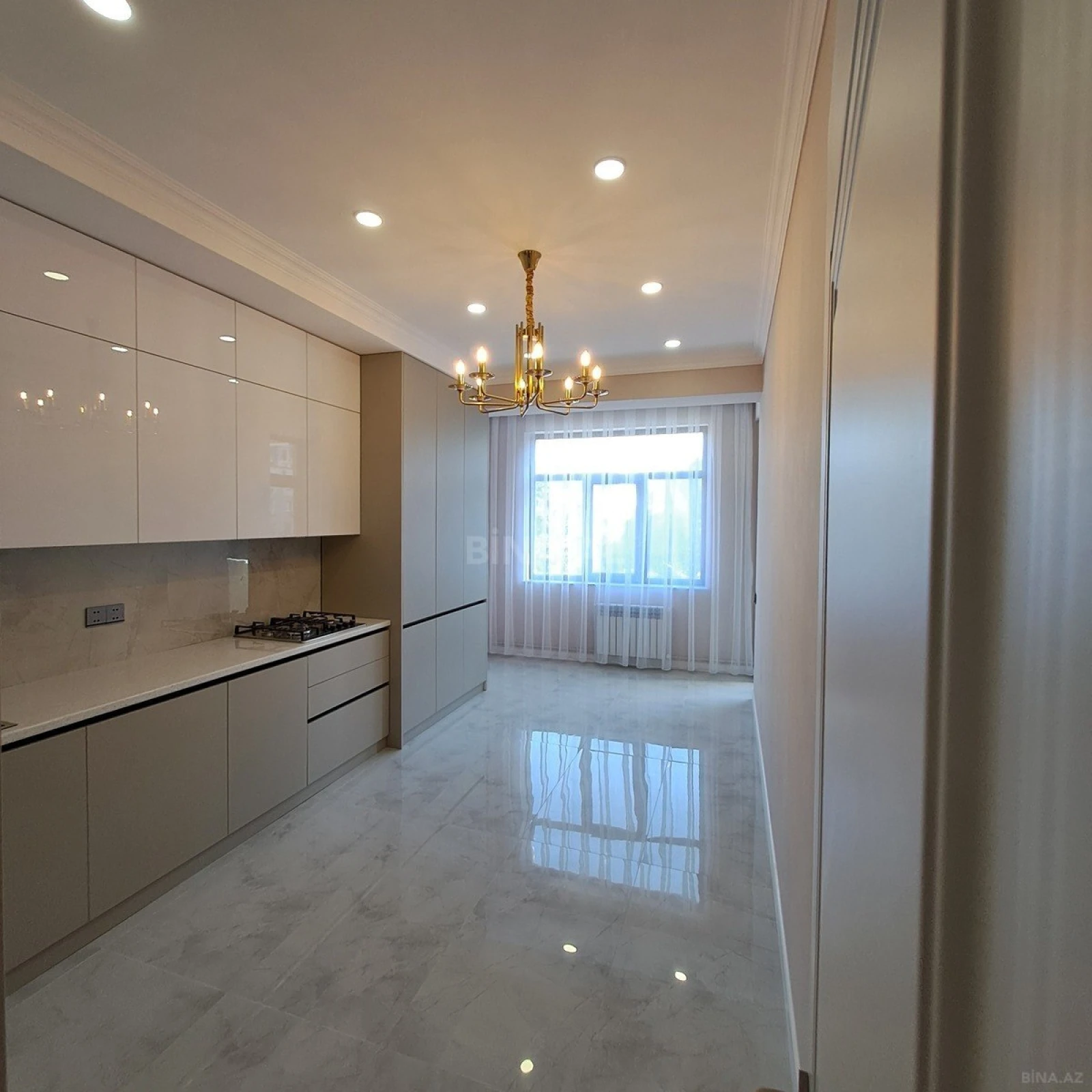 Satılır 2 otaqlı mənzil 103 m²