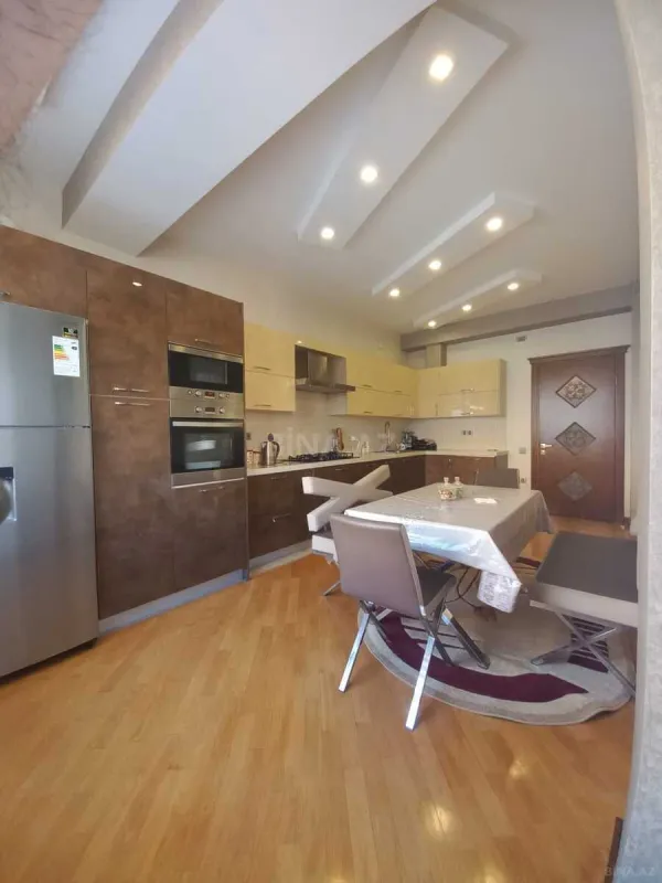 Kirayə verilir 3 otaqlı mənzil 150 m²