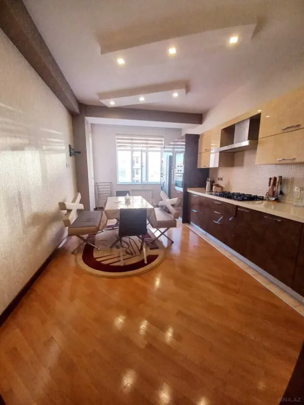 Kirayə verilir 3 otaqlı mənzil 150 m²