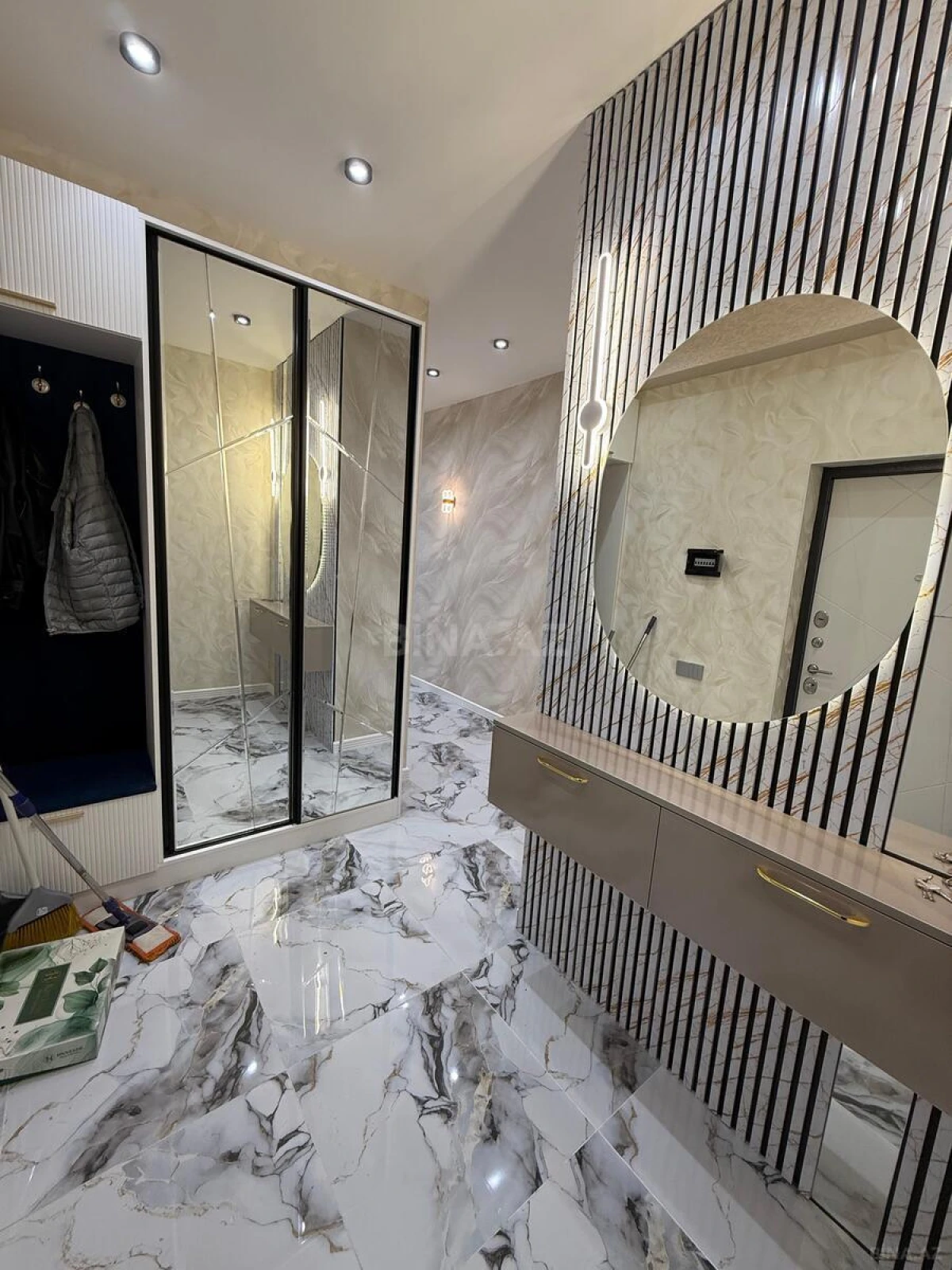 Kirayə verilir 2 otaqlı mənzil 60 m²