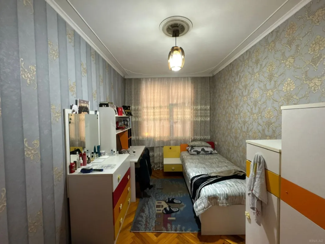 Satılır 4 otaqlı mənzil 100 m²