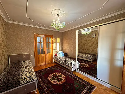 Satılır 4 otaqlı mənzil 100 m²