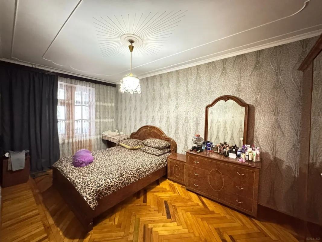 Satılır 4 otaqlı mənzil 100 m²