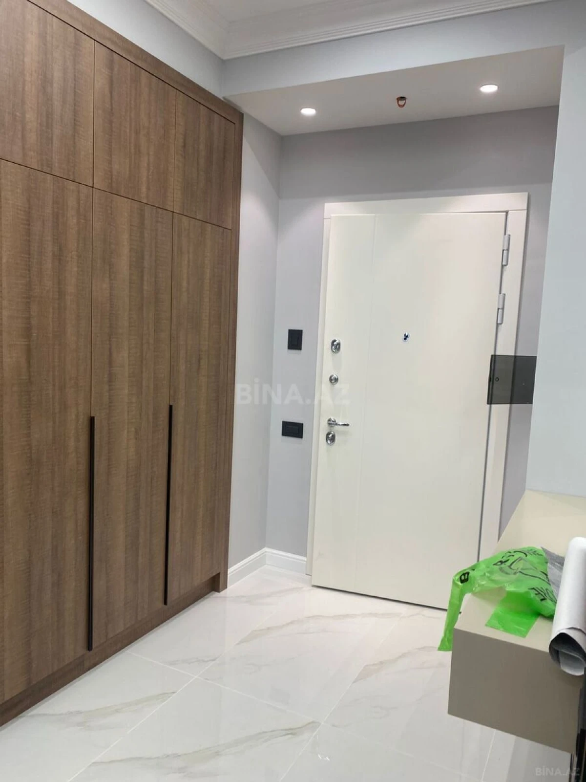 Kirayə verilir 2 otaqlı mənzil 67 m²