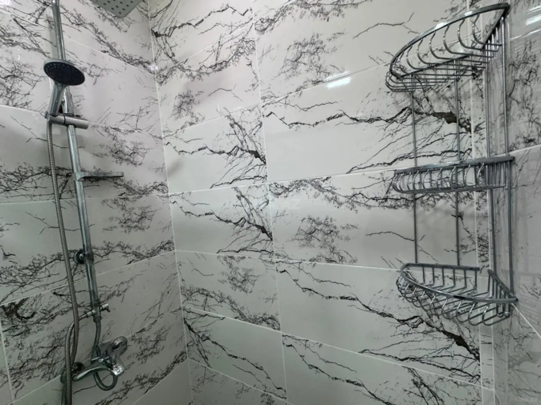 Satılır 4 otaqlı mənzil 90 m²