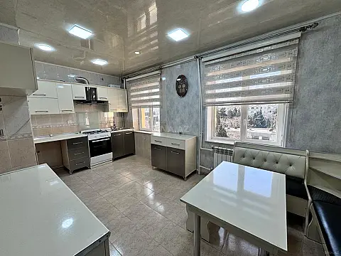 Satılır 4 otaqlı mənzil 90 m²