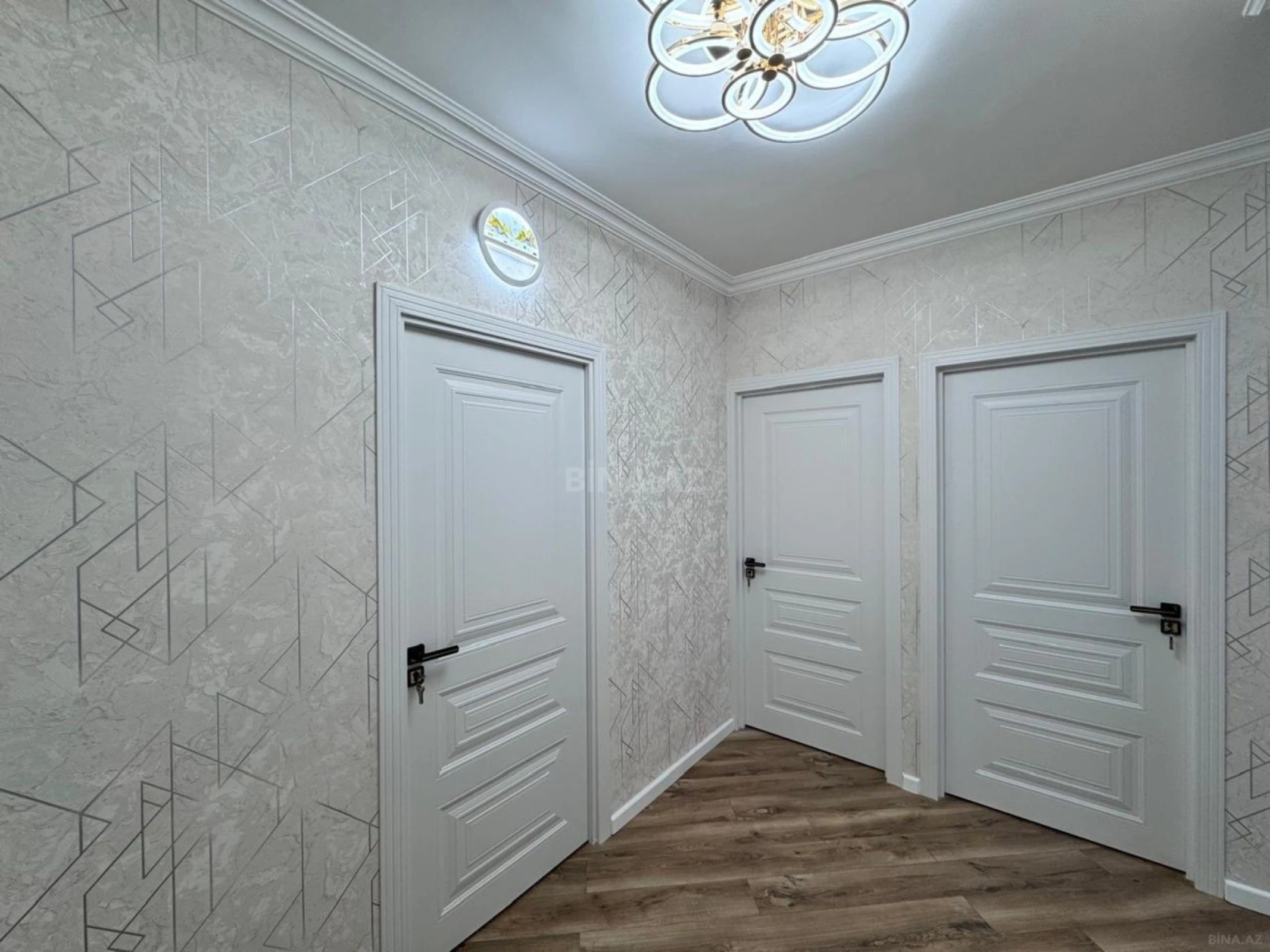 Satılır 4 otaqlı mənzil 90 m²