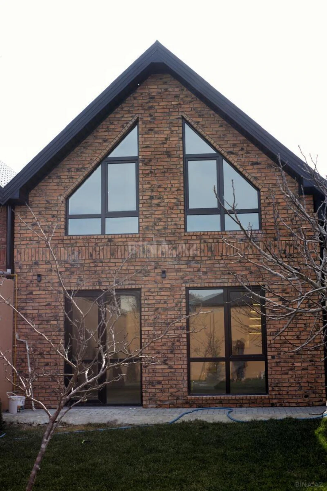 Satılır 4 otaqlı həyət evi 105 m²