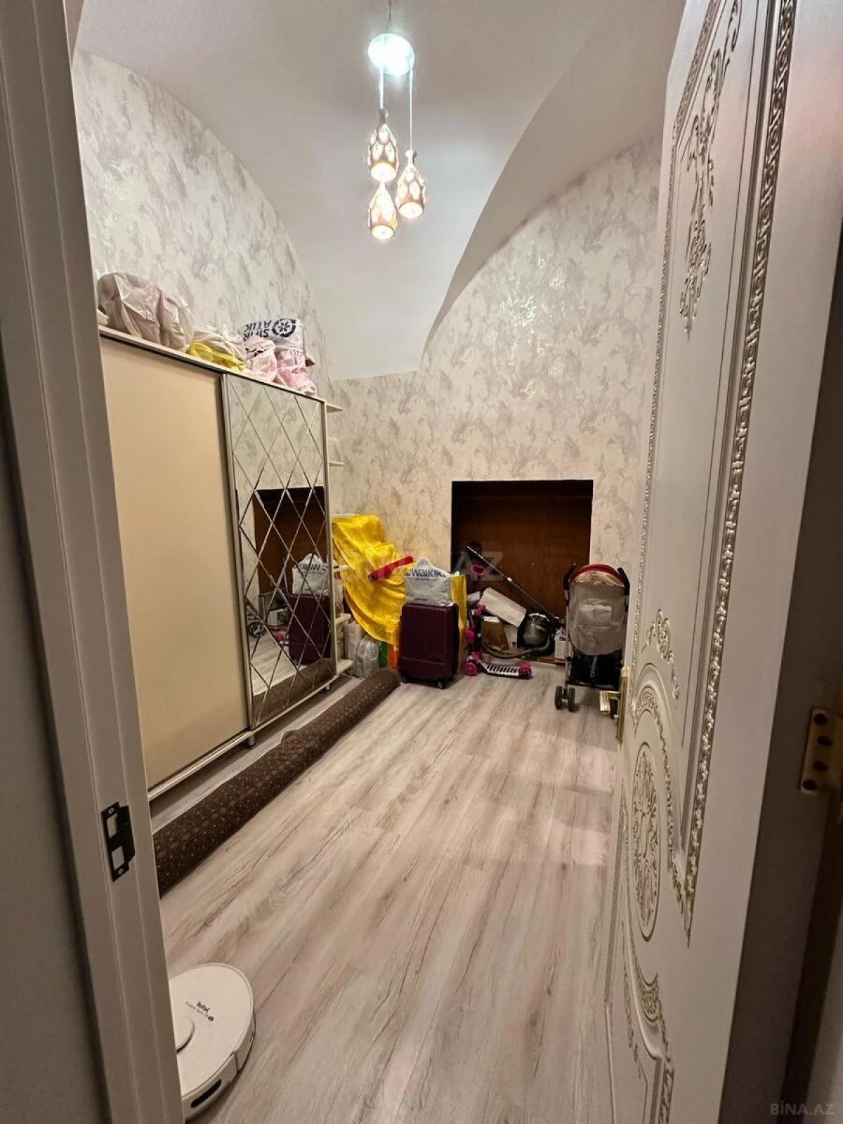 Satılır 4 otaqlı mənzil 118 m²