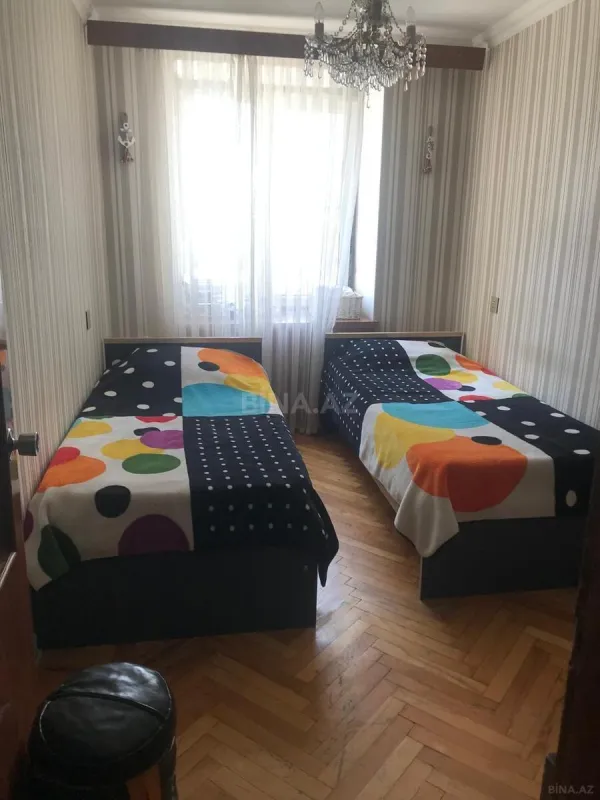 Satılır 4 otaqlı mənzil 118 m²