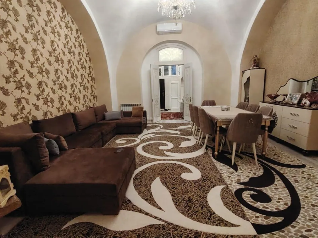 Satılır 4 otaqlı mənzil 118 m²