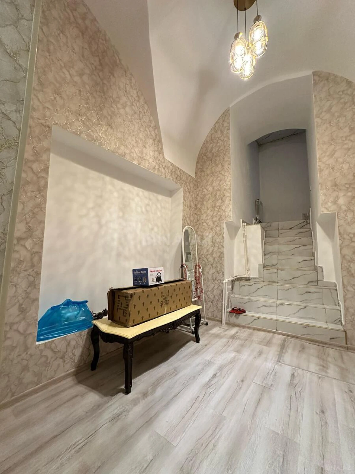 Satılır 4 otaqlı mənzil 118 m²