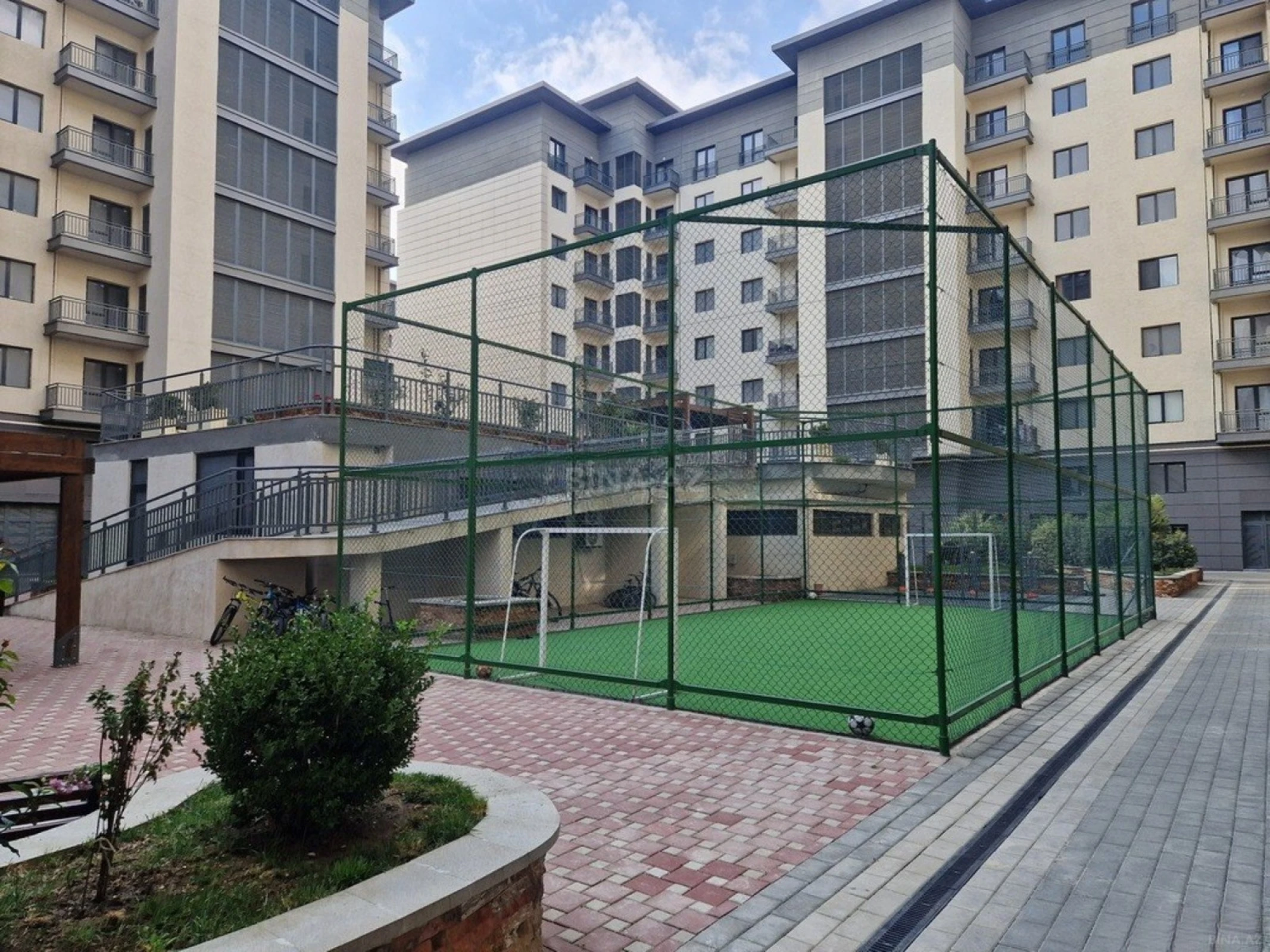 Satılır 3 otaqlı mənzil 130 m²