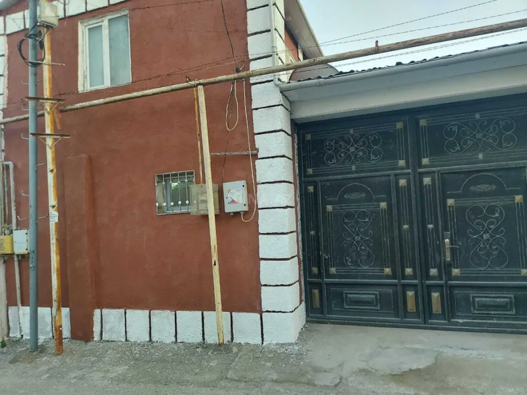 Satılır 8 otaqlı həyət evi 163 m²