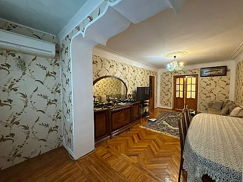 Satılır 4 otaqlı mənzil 100 m²