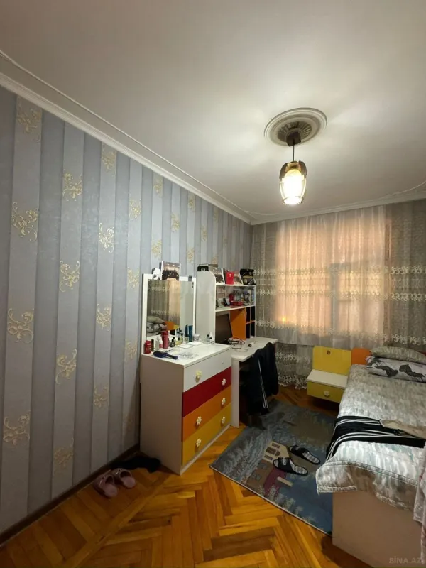 Satılır 4 otaqlı mənzil 100 m²