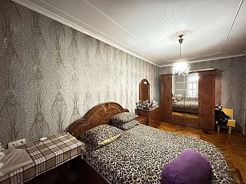 Satılır 4 otaqlı mənzil 100 m²