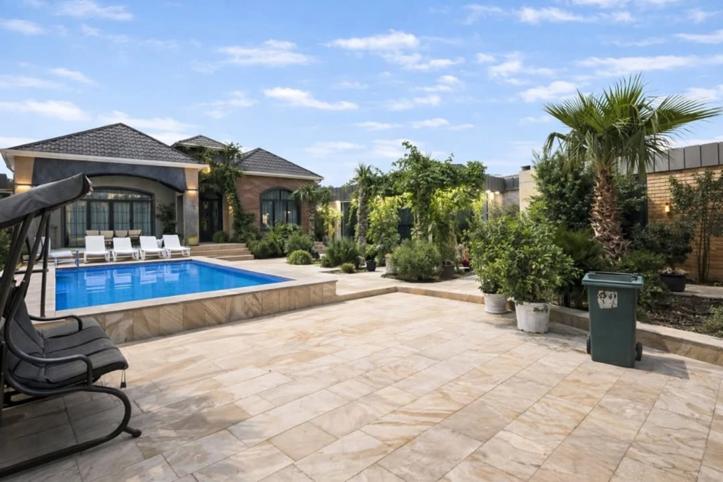 Kirayə verilir 4 otaqlı həyət evi 300 m²