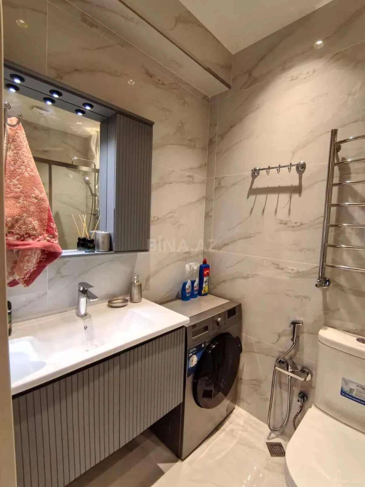 Kirayə verilir 2 otaqlı mənzil 66 m²