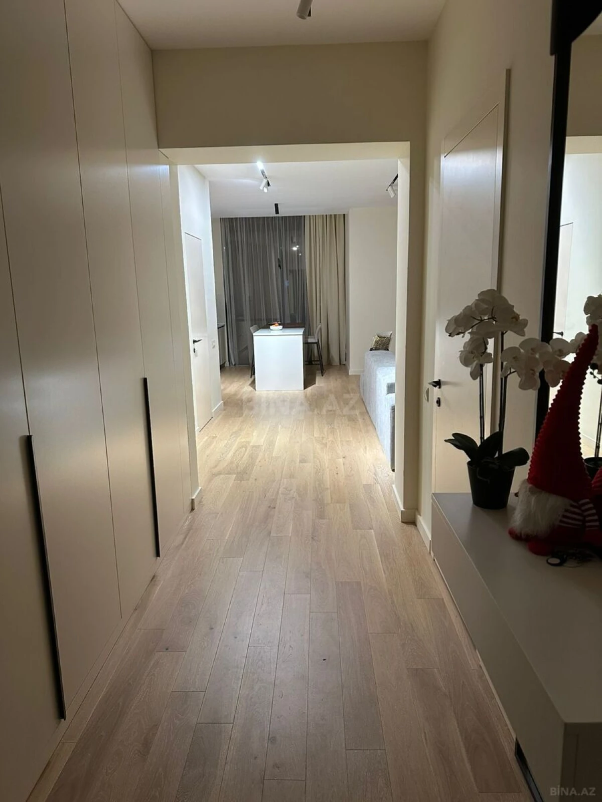 Kirayə verilir 2 otaqlı mənzil 97 m²