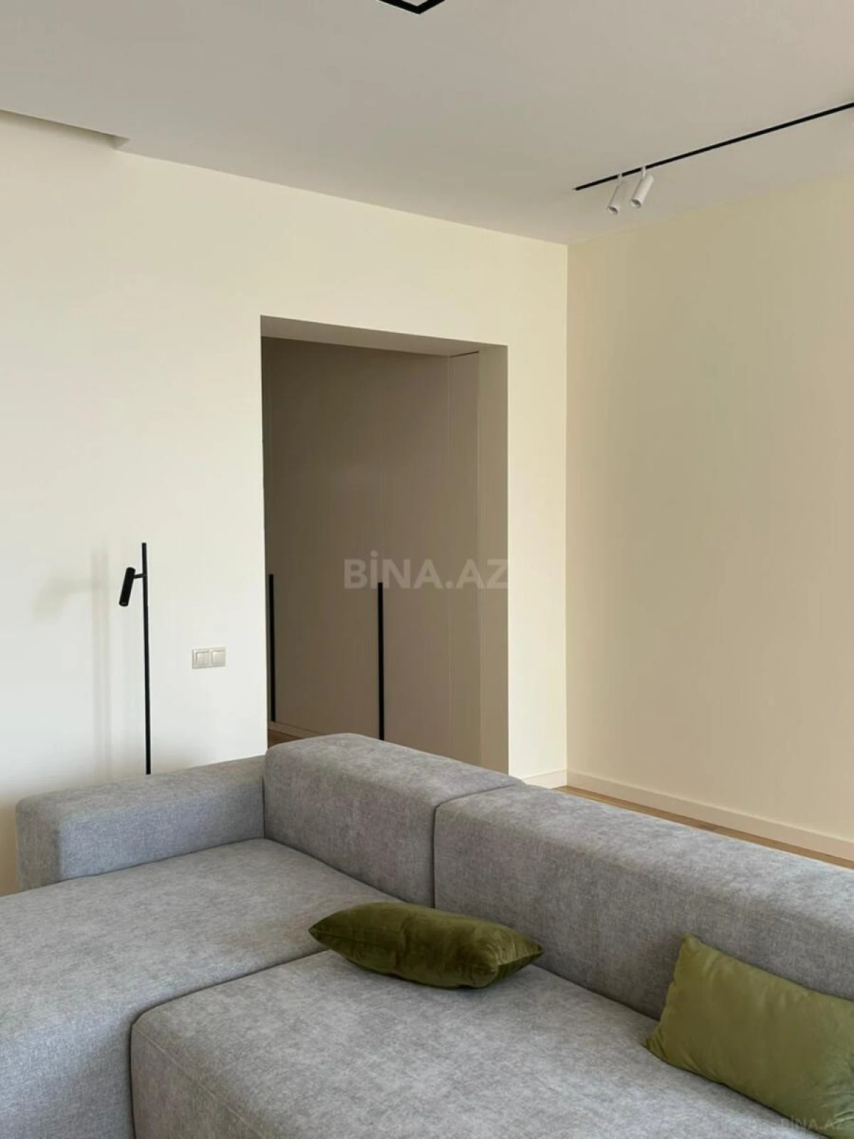 Kirayə verilir 2 otaqlı mənzil 97 m²