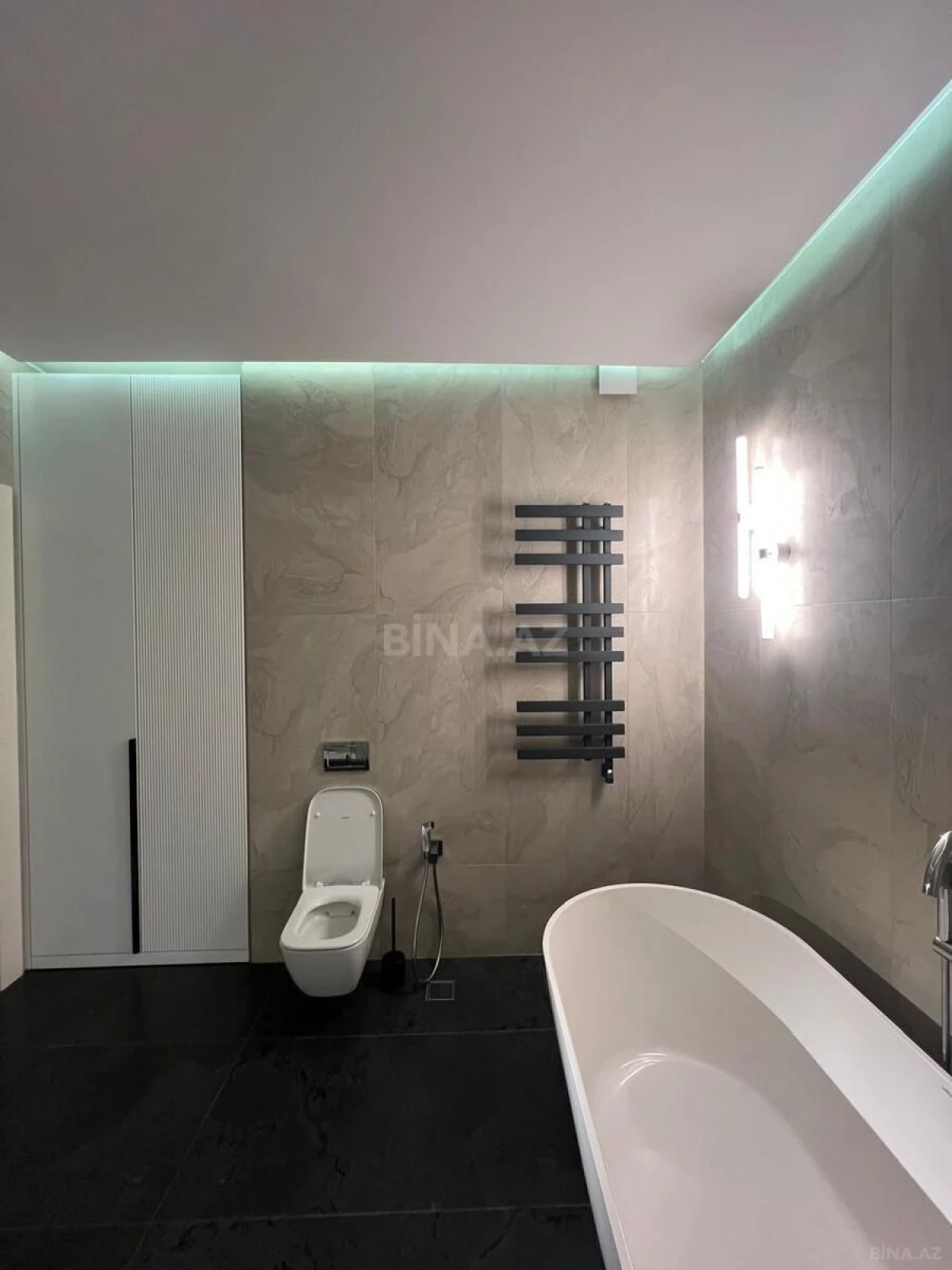 Kirayə verilir 2 otaqlı mənzil 97 m²