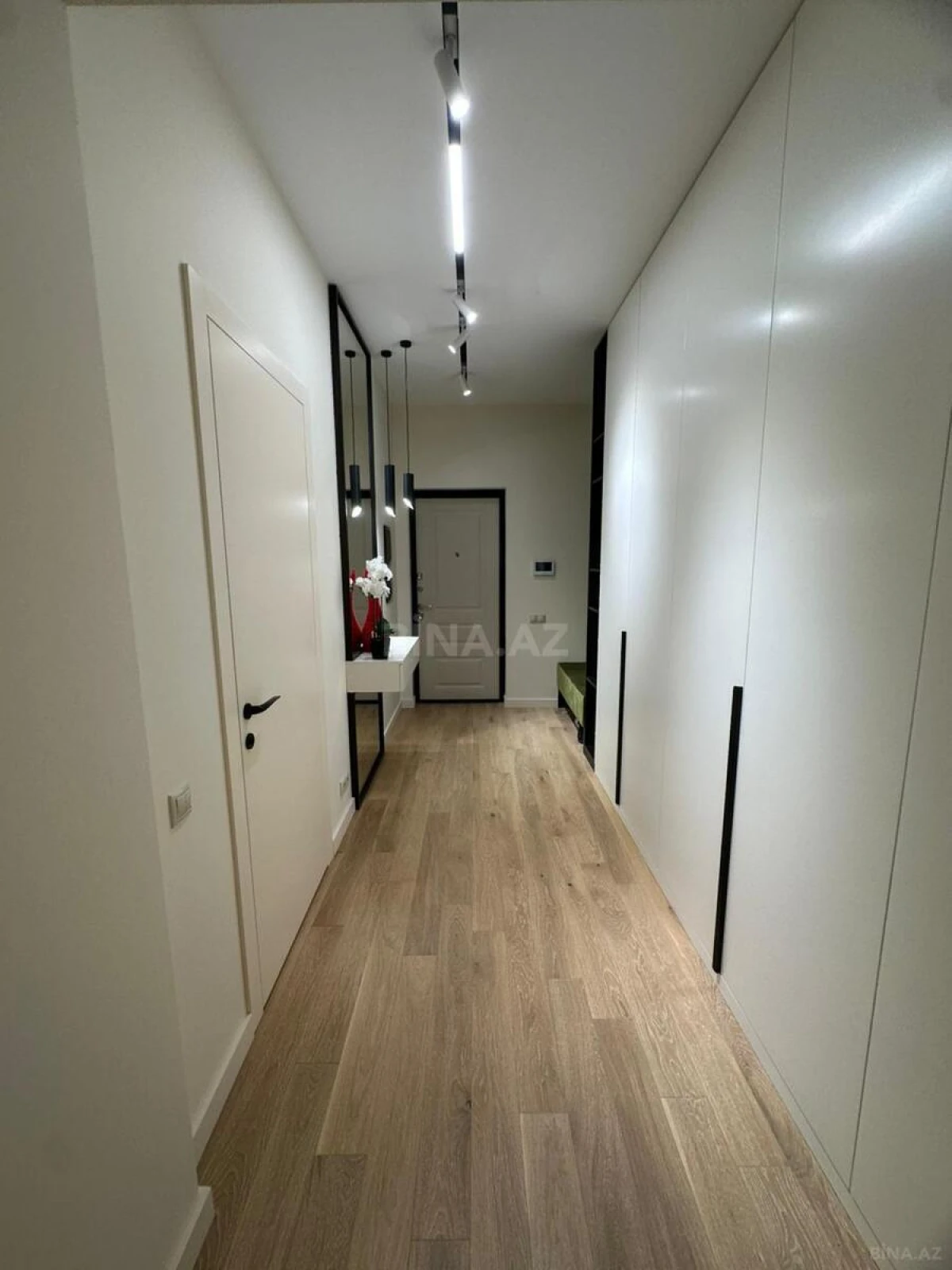 Kirayə verilir 2 otaqlı mənzil 97 m²