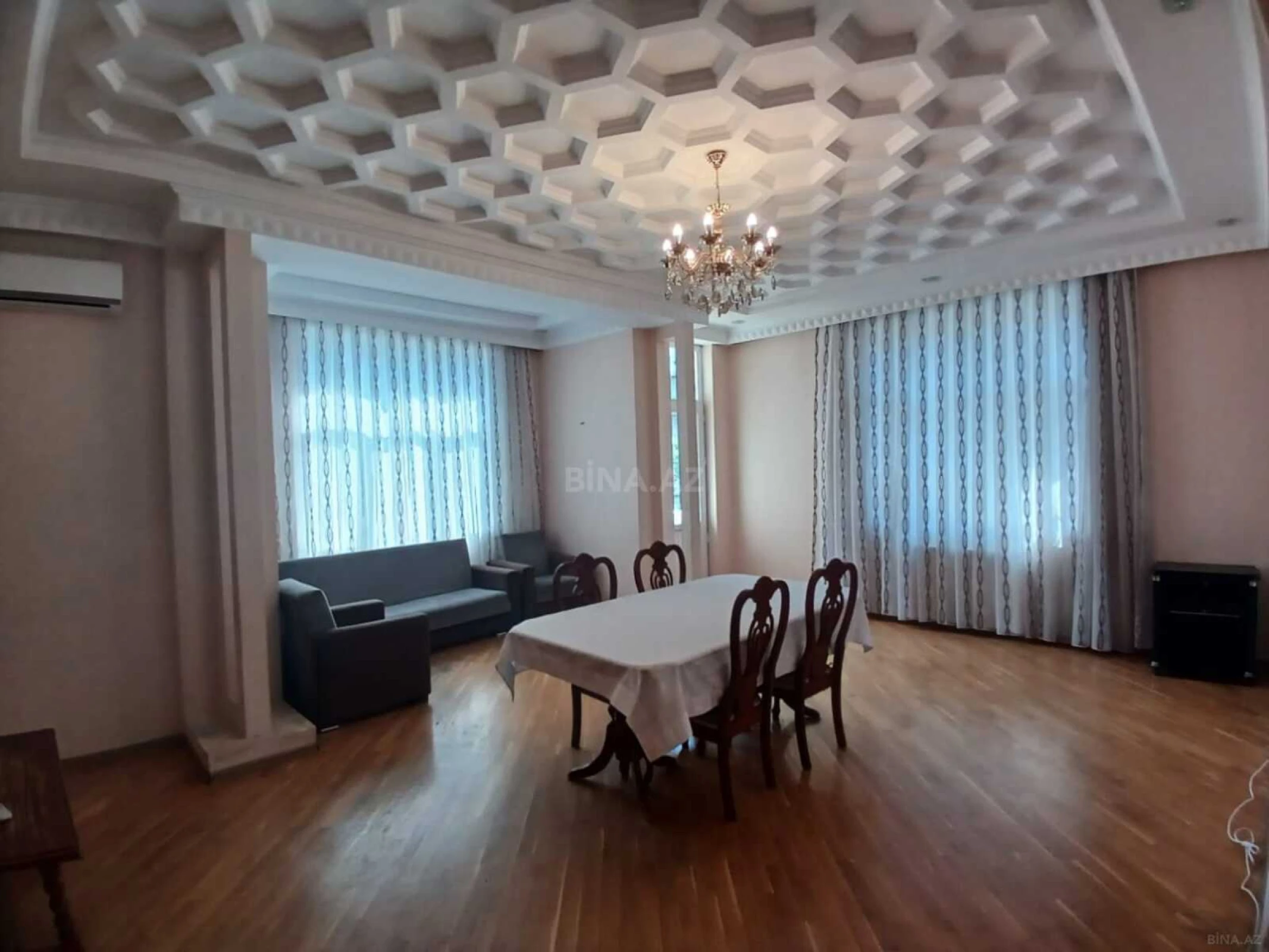 Kirayə verilir 3 otaqlı mənzil 130 m²
