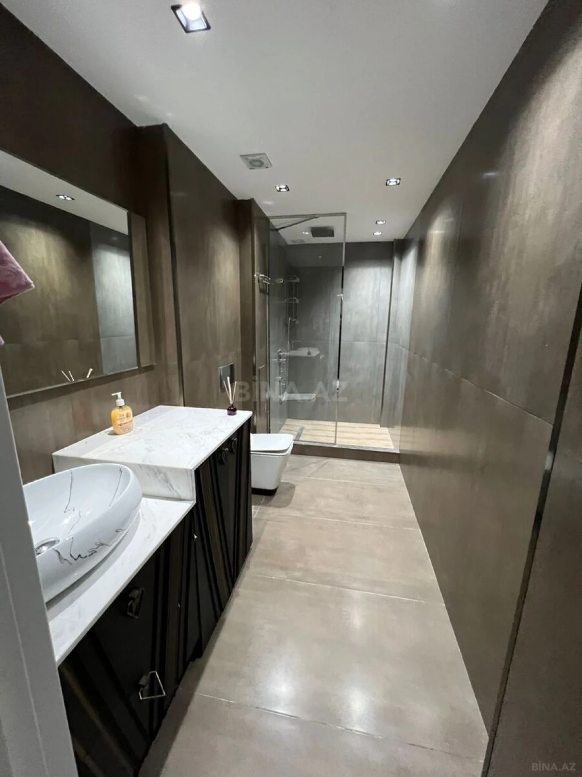 Kirayə verilir 2 otaqlı mənzil 94 m²