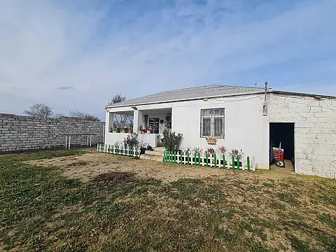Satılır 3 otaqlı həyət evi 100 m²